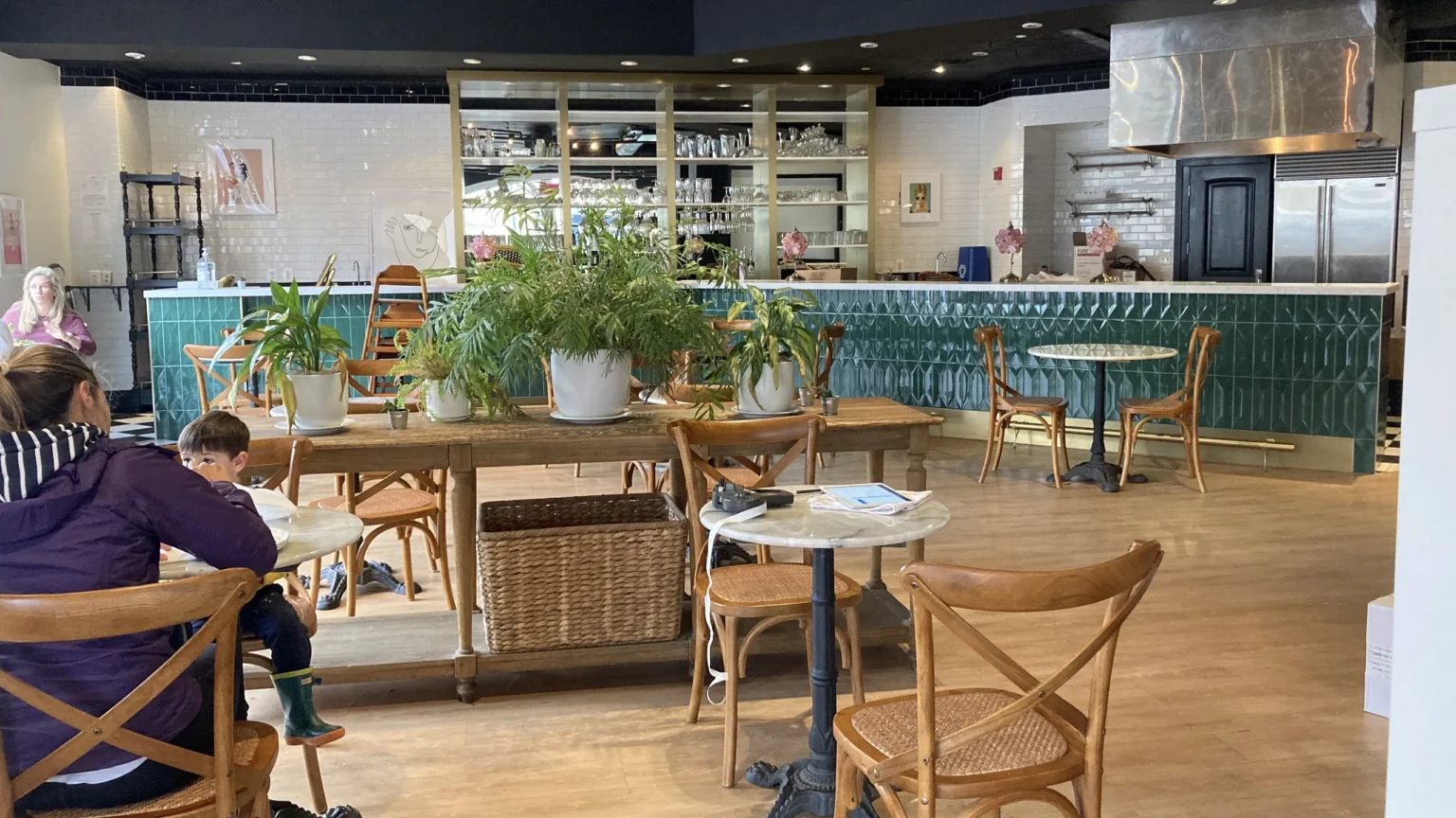 Mae's Market & Cafe